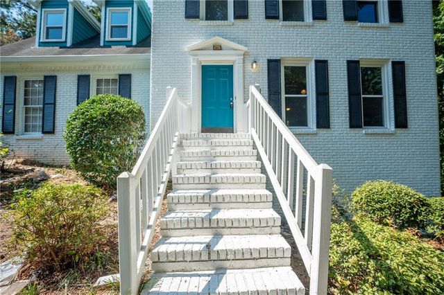 3052 Glynn Mill Drive, Snellville, GA 30039