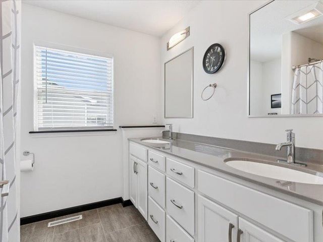 1835 Waxwing Way, Waterloo, IA 50701