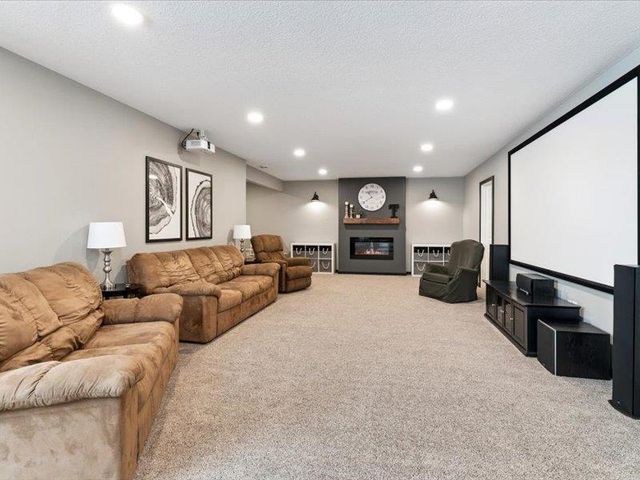 1835 Waxwing Way, Waterloo, IA 50701