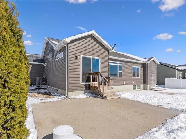 1835 Waxwing Way, Waterloo, IA 50701