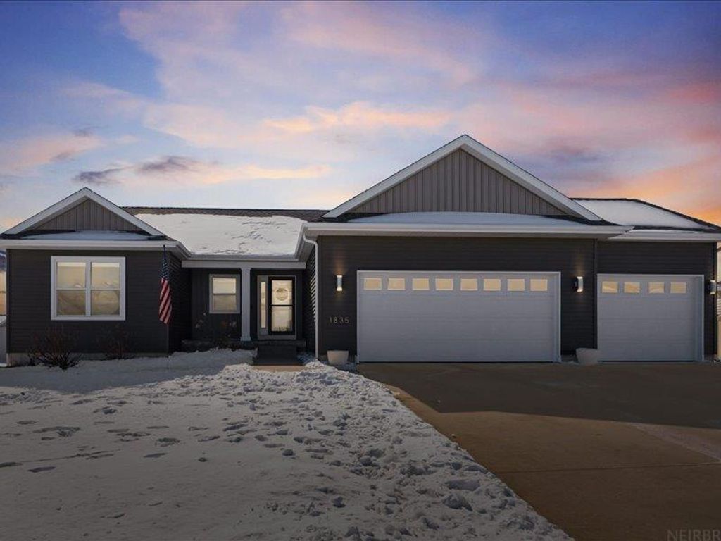 1835 Waxwing Way, Waterloo, IA 50701