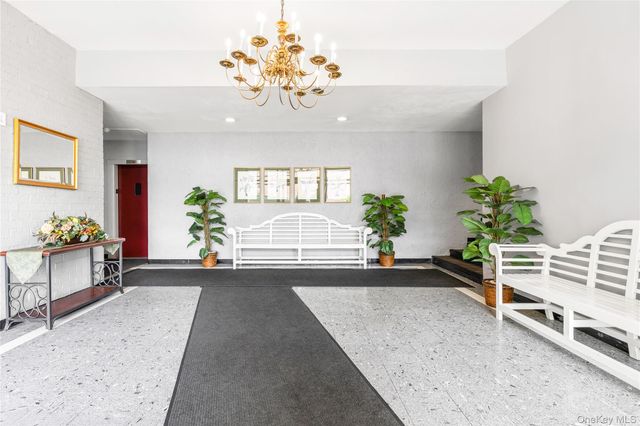 25 Lake Street 2C, White Plains, NY 10604