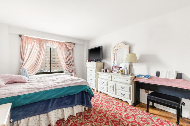 25 Lake Street 2C, White Plains, NY 10604