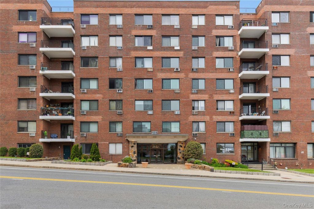 25 Lake Street 2C, White Plains, NY 10604