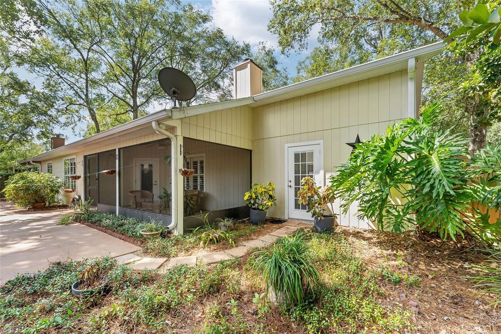 Image 35 of property listing at 4031 NW 34TH DRIVE, Gainesville, FL 32605