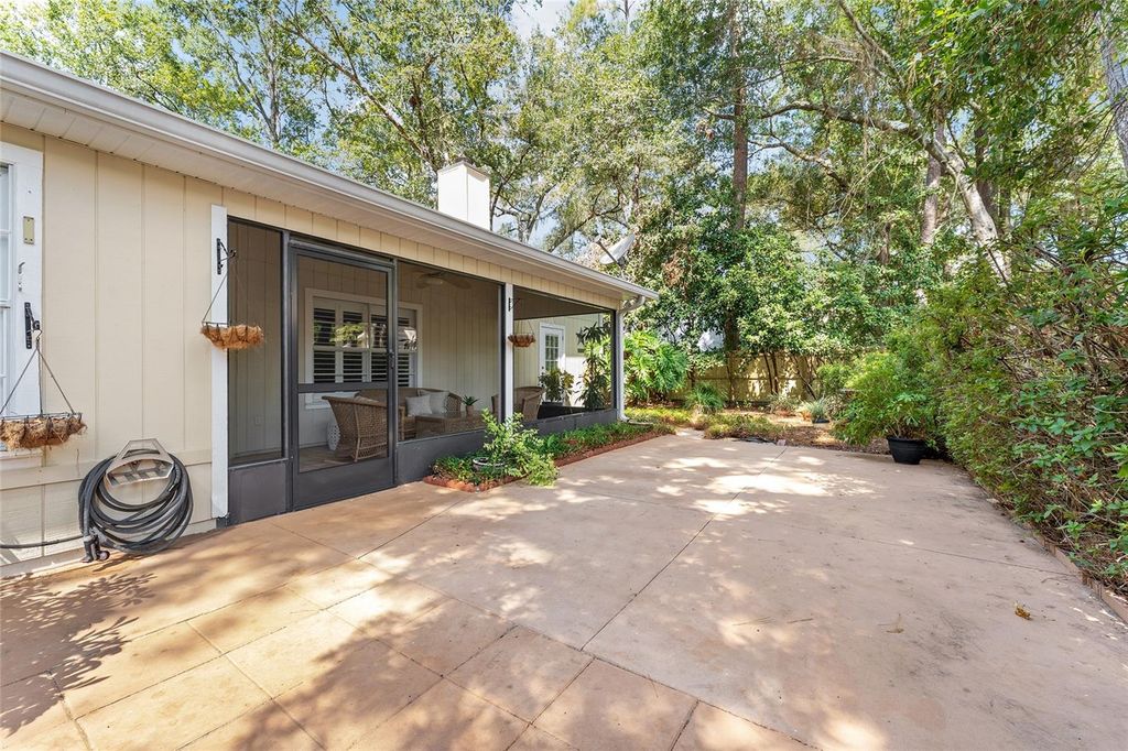 Image 40 of property listing at 4031 NW 34TH DRIVE, Gainesville, FL 32605