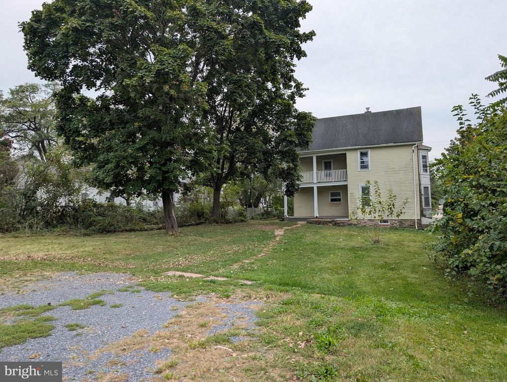 102 E YORK ST, Biglerville, PA 17307