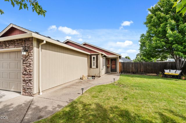 3929 Connor Drive, White City, OR 97503