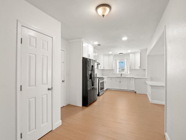 1591 N Durant Way, Fresno, CA 93728