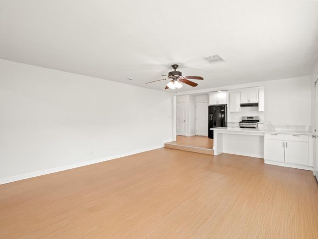 1591 N Durant Way, Fresno, CA 93728