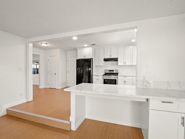 1591 N Durant Way, Fresno, CA 93728