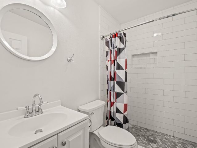 1591 N Durant Way, Fresno, CA 93728