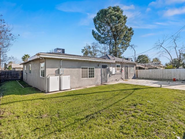 1591 N Durant Way, Fresno, CA 93728