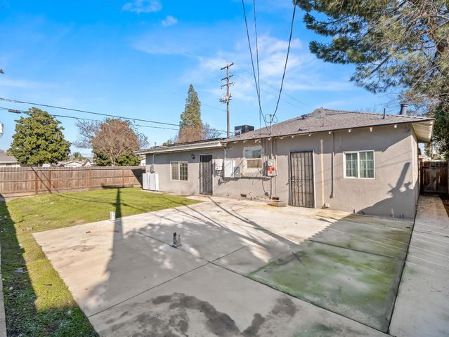 1591 N Durant Way, Fresno, CA 93728