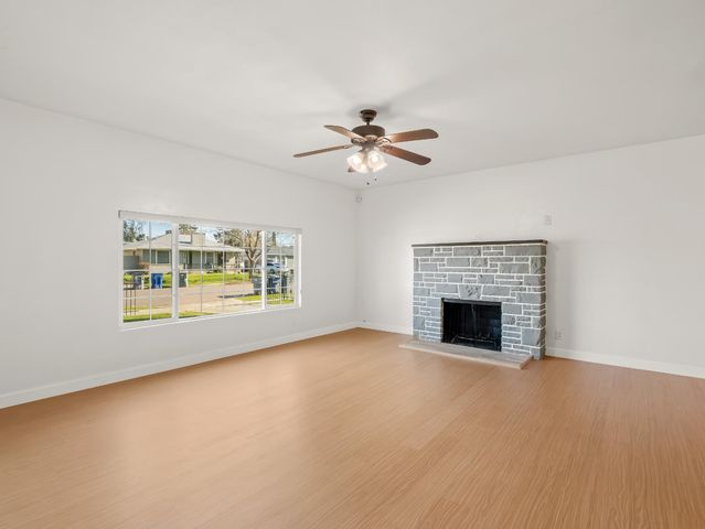 1591 N Durant Way, Fresno, CA 93728