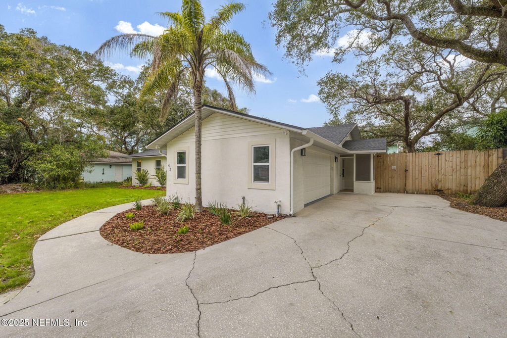Image 5 of property listing at 42 LEE Drive, St Augustine, FL 32080