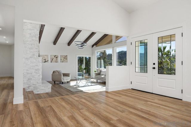 1112 Starview Dr, Vista, CA 92084