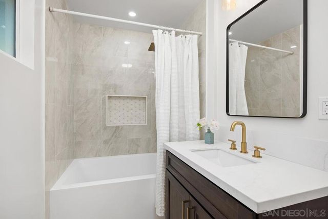 1112 Starview Dr, Vista, CA 92084