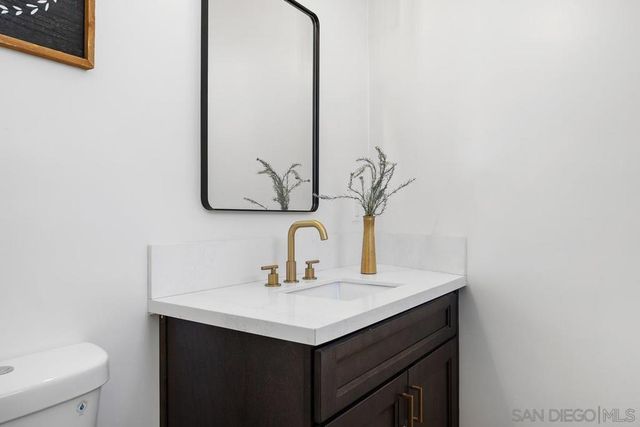 1112 Starview Dr, Vista, CA 92084