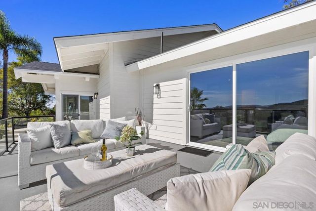 1112 Starview Dr, Vista, CA 92084