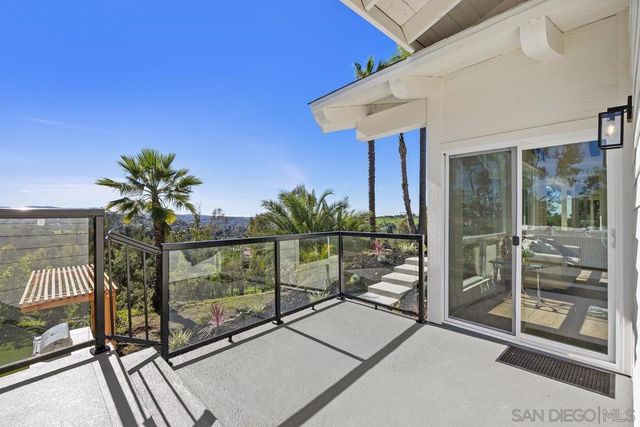 1112 Starview Dr, Vista, CA 92084