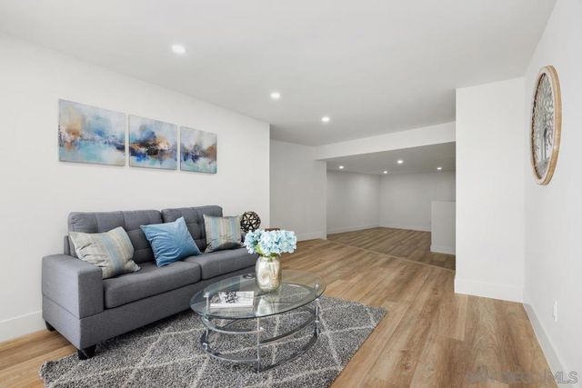 1112 Starview Dr, Vista, CA 92084