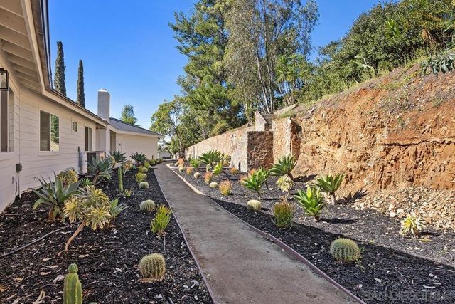 1112 Starview Dr, Vista, CA 92084