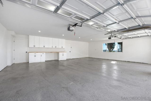 1112 Starview Dr, Vista, CA 92084