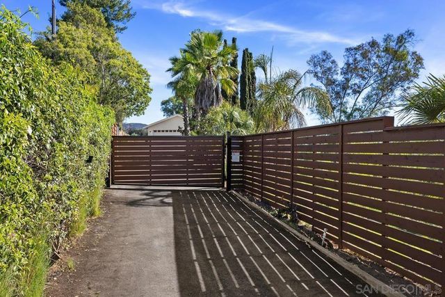 1112 Starview Dr, Vista, CA 92084