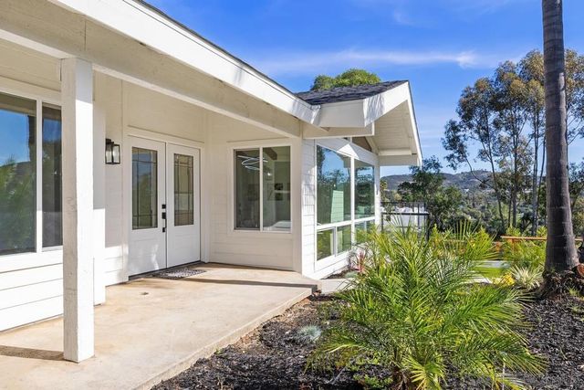 1112 Starview Dr, Vista, CA 92084