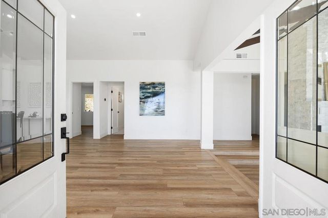 1112 Starview Dr, Vista, CA 92084