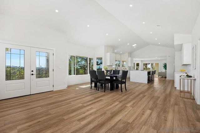 1112 Starview Dr, Vista, CA 92084