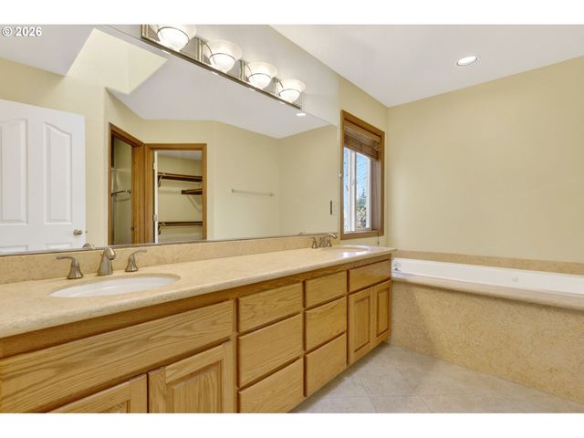 5391 Nw LIANNA Way, Portland, OR 97229