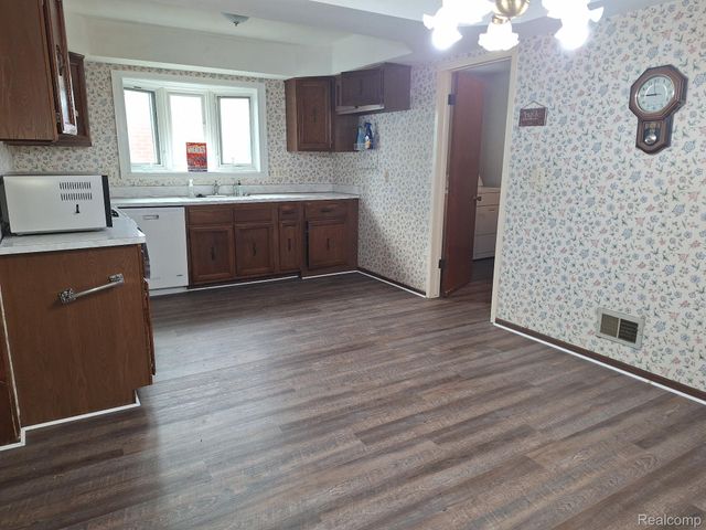 12815 Shery Lane, Southgate, MI 48195