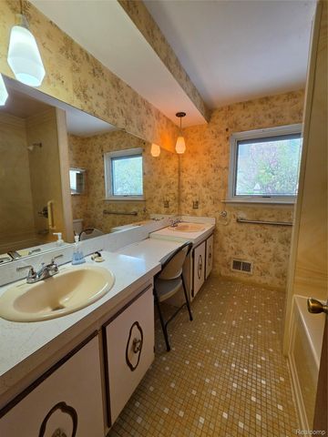 12815 Shery Lane, Southgate, MI 48195