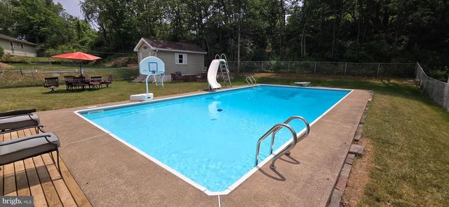 7949 BAYARD DR, Hummelstown, PA 17036