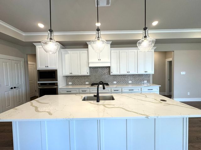 5924 Carmona Trail, Fort Worth, TX 76123