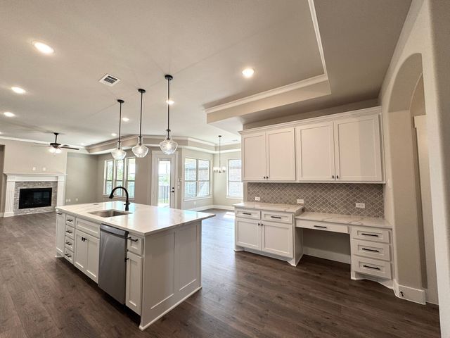 5924 Carmona Trail, Fort Worth, TX 76123