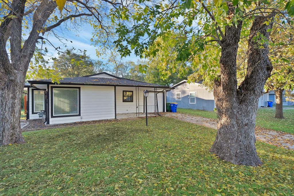 809 Hackamore Street, White Settlement, TX 76108