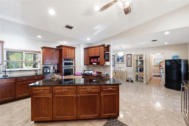 1818 DOLPHIN BOULEVARD S, St Petersburg, FL 33707