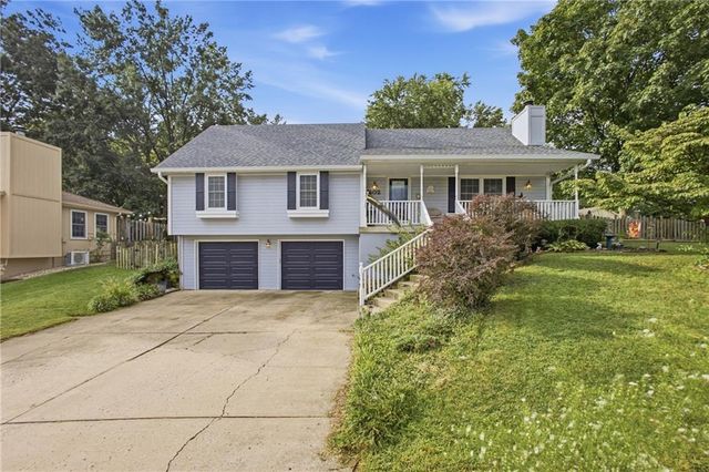 502 NE Fox Trail Drive, Blue Springs, MO 64014