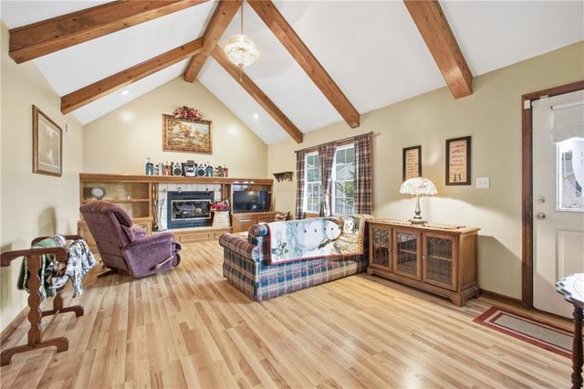 502 NE Fox Trail Drive, Blue Springs, MO 64014