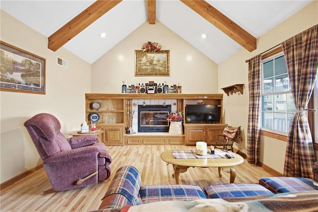 502 NE Fox Trail Drive, Blue Springs, MO 64014