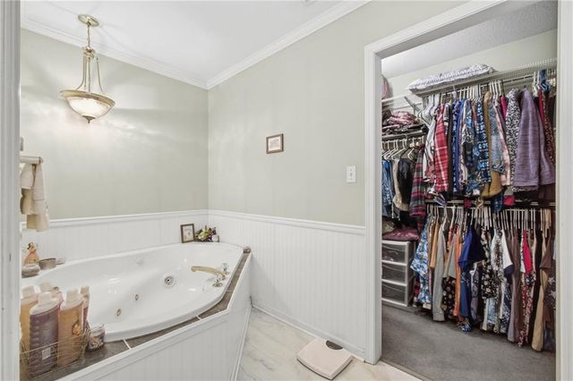 502 NE Fox Trail Drive, Blue Springs, MO 64014