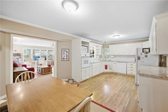 502 NE Fox Trail Drive, Blue Springs, MO 64014