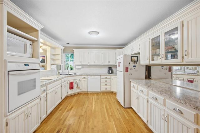 502 NE Fox Trail Drive, Blue Springs, MO 64014