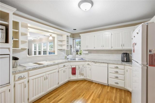 502 NE Fox Trail Drive, Blue Springs, MO 64014