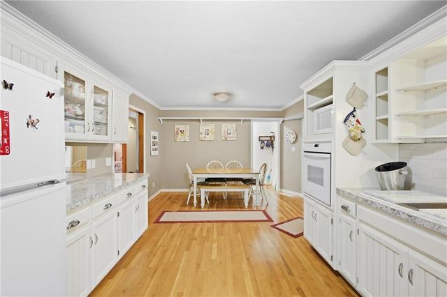 502 NE Fox Trail Drive, Blue Springs, MO 64014