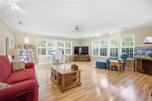 502 NE Fox Trail Drive, Blue Springs, MO 64014