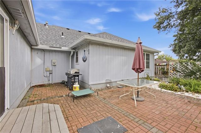 502 NE Fox Trail Drive, Blue Springs, MO 64014